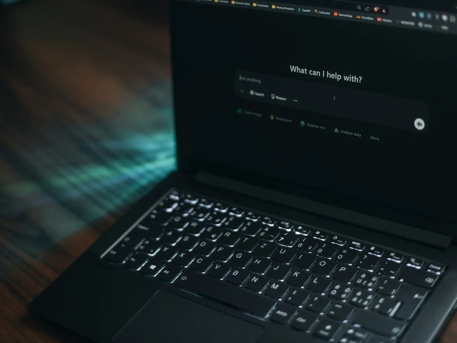 Die Startseite von ChatGPT auf einem Laptop.